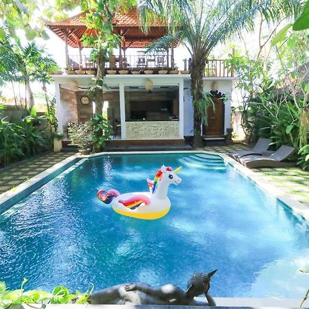 The Laras Villa Jimbaran  Exterior photo