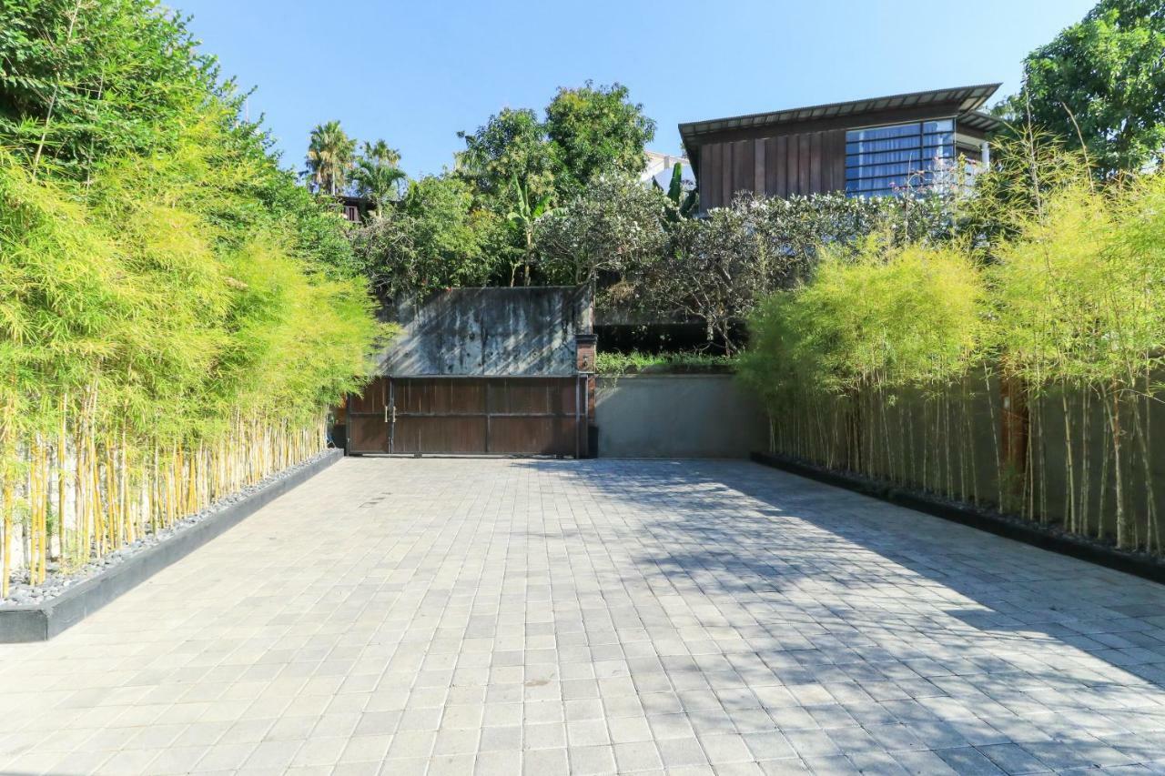 The Laras Villa Jimbaran  Exterior photo