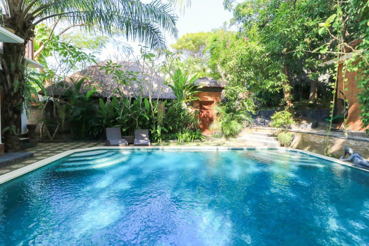 The Laras Villa Jimbaran  Exterior photo