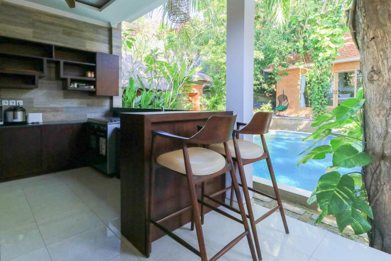 The Laras Villa Jimbaran  Exterior photo