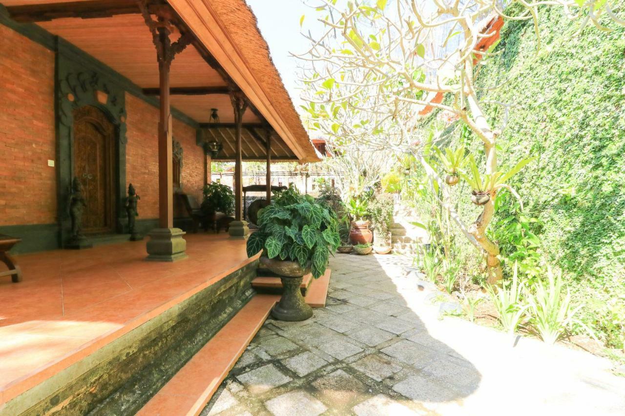 The Laras Villa Jimbaran  Exterior photo