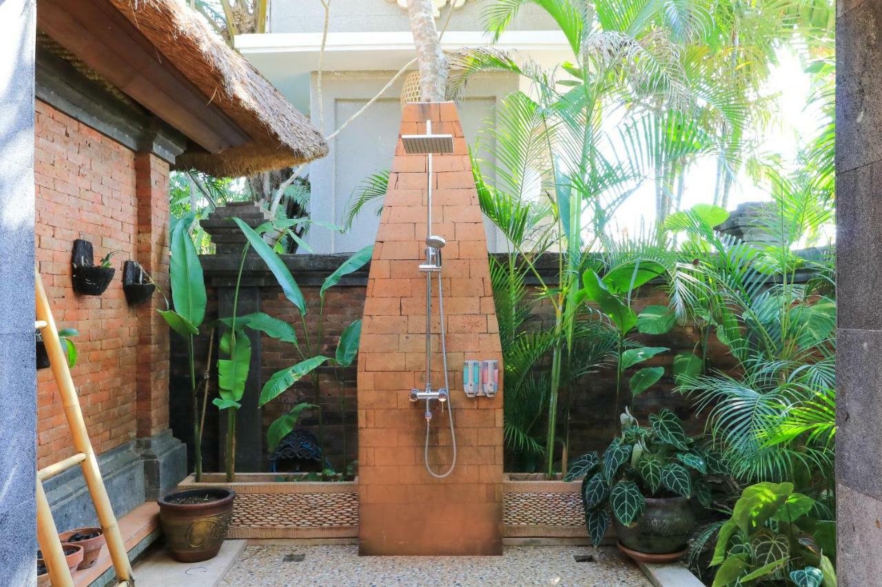 The Laras Villa Jimbaran  Exterior photo